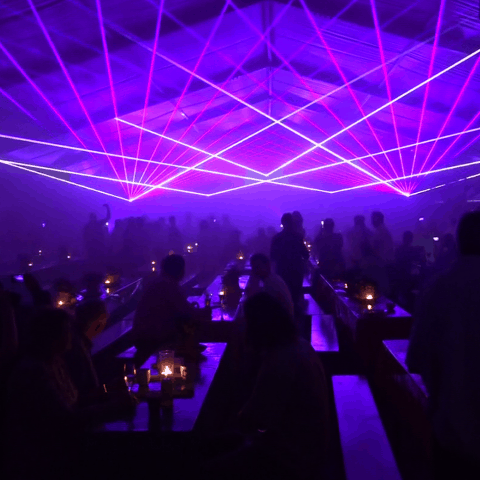 Buchen Sie eine grandiose Lasershow auch für Ihr Event.
Schon mit wenig Aufwand verzaubern wir Ihre Gäste