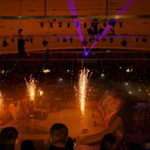 Indoor Pyrotechnik und Lasershow mieten