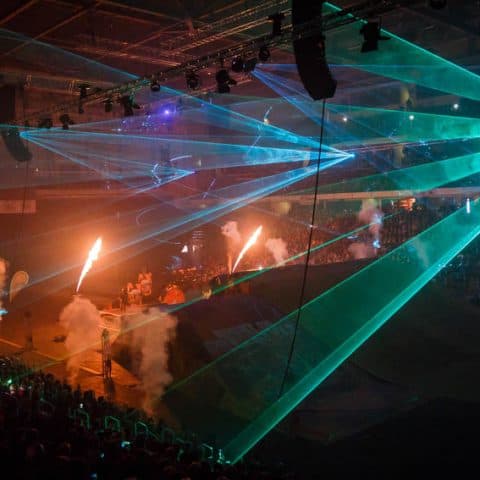 089_4195_lasershow für events mit pyrotechnik