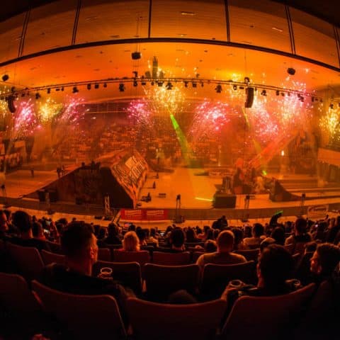 Lasershow trifft auf Spezialeffekte