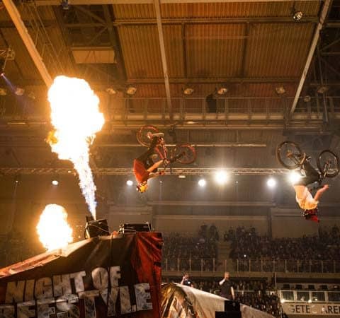 Indoor Flamer auf der Night of Freestyle