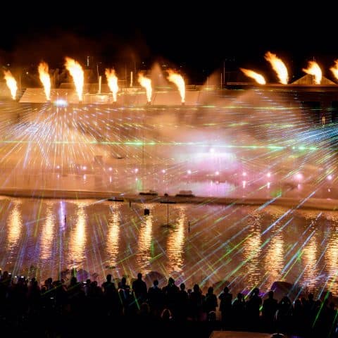 Lichttechnik und Pyrotechnik in voller Pracht