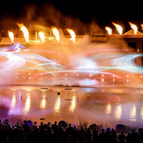 Lasershow trifft in Dresden auf Wasserwand