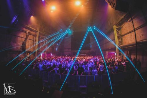 Pioneer_DJ_Alpha_Laserbeams_Crowd